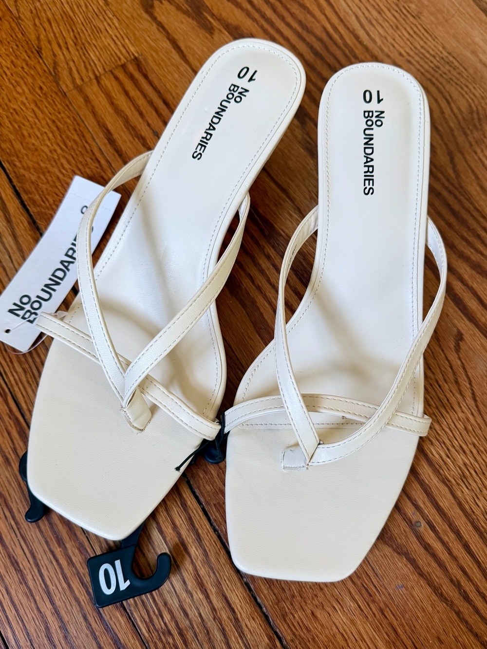 No Boundaries Kitten Heel Sandals Women’s Size 10 Bone White Slip On NIB - Picture 3 of 10